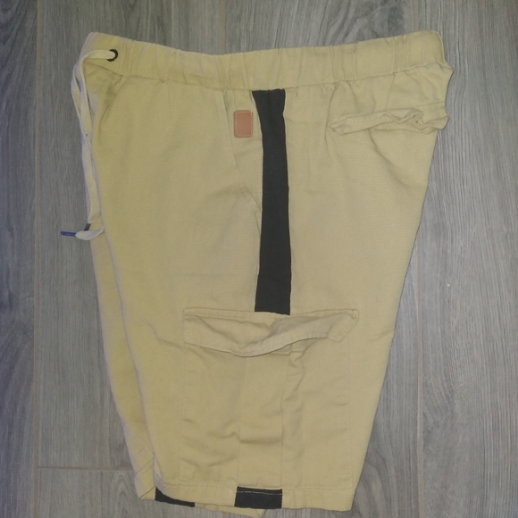 🩳♧Large Tan Khacki Cargo Draw String Shorts♧🩳 - Picture 4 of 5